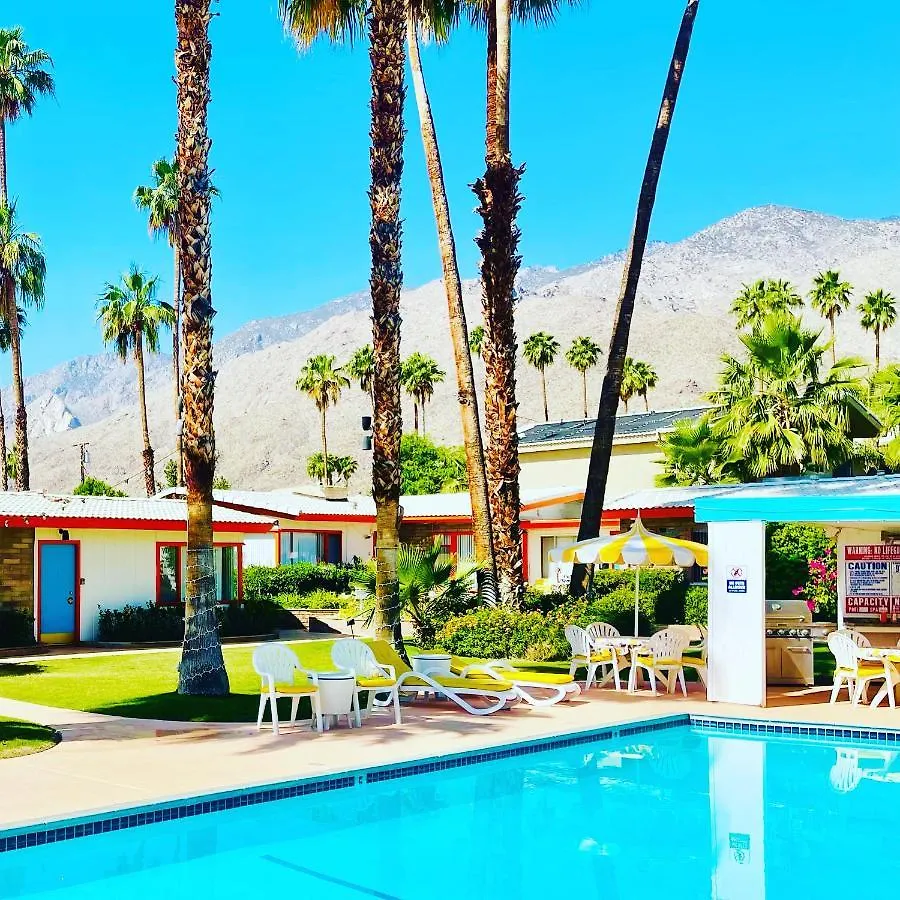 A Place in the Sun: Adults-Only Midcentury Boutique with Heated Pool Palm Springs 4*,