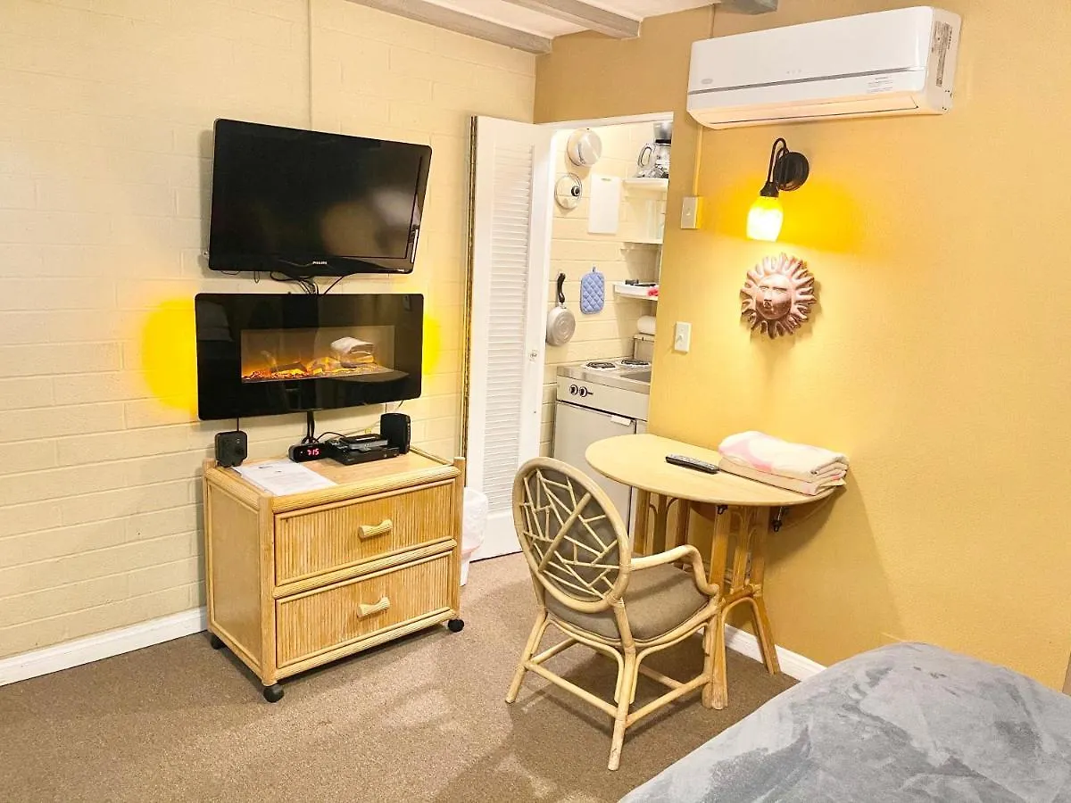 A Place In The Sun Hotel - Adults Only Big Units, 24H Heated Pool & Spa In 1 Acre Park Prime Location, Dog Friendly, Top Midcentury Modern Boutique Hotel Palm Springs