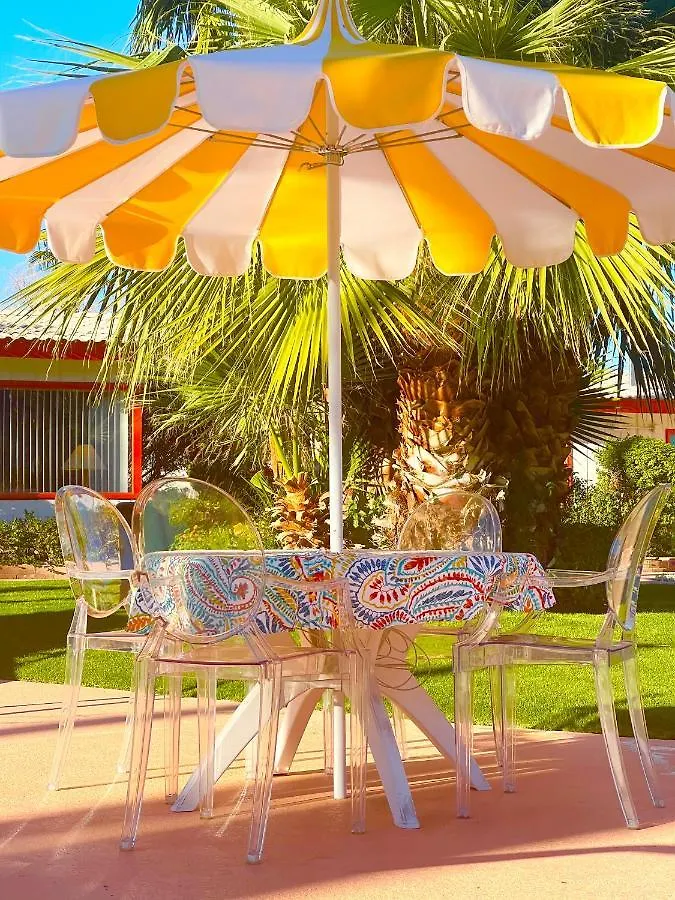 A Place in the Sun: Adults-Only Midcentury Boutique with Heated Pool Palm Springs 4*,